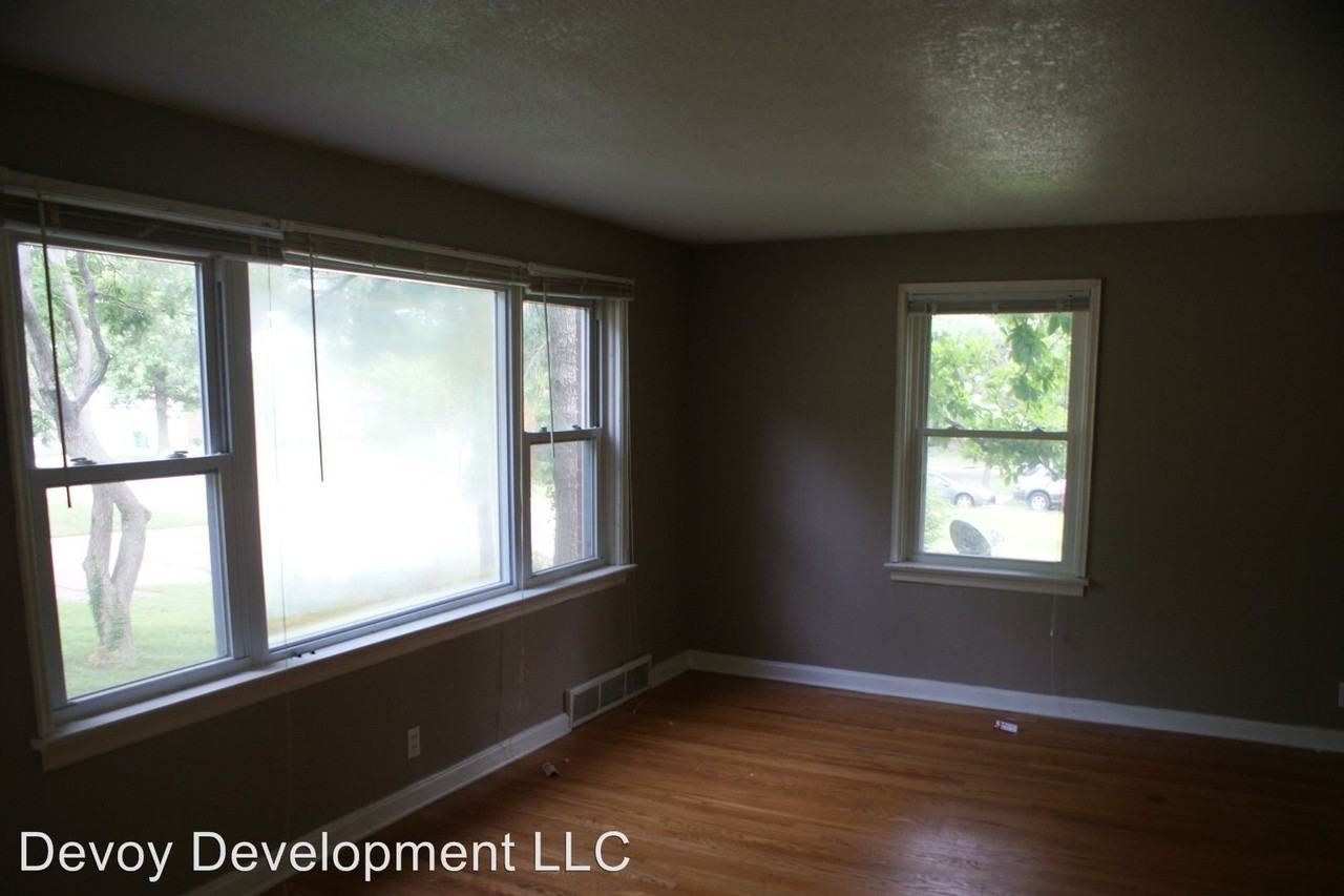 1927 Driftway Dr - Photo 3 of 16