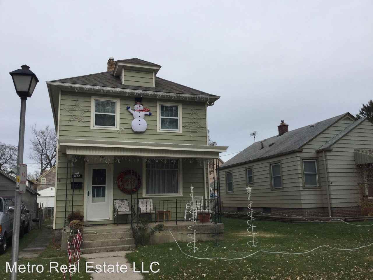 822 Poplar St - Photo 2 of 3