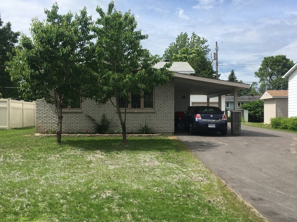 333 Warden Ave Unit 1 Apartments 333 Warden Ave 1, Ottawa, ON K1E