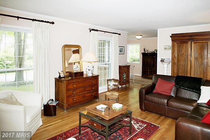 6315 Kenhowe Dr - Photo 3 of 28