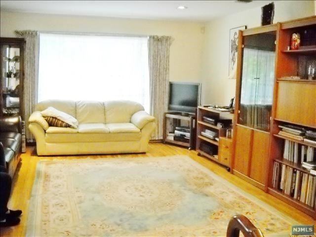 11 Westley Ln - Photo 2 of 11