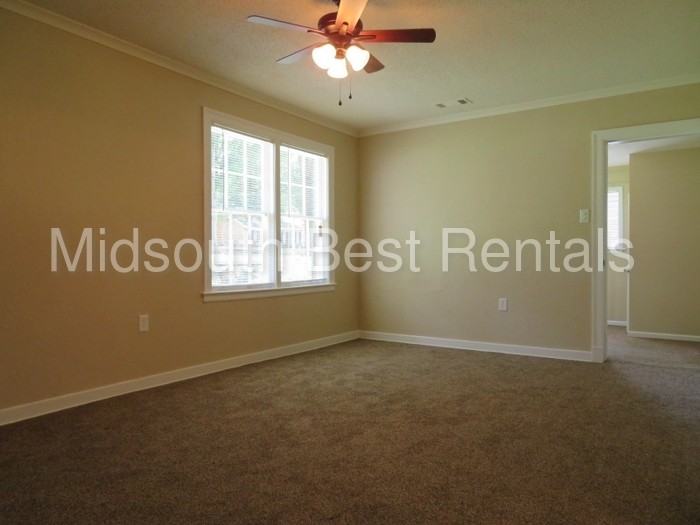 885 Mosby Ave - Photo 2 of 5