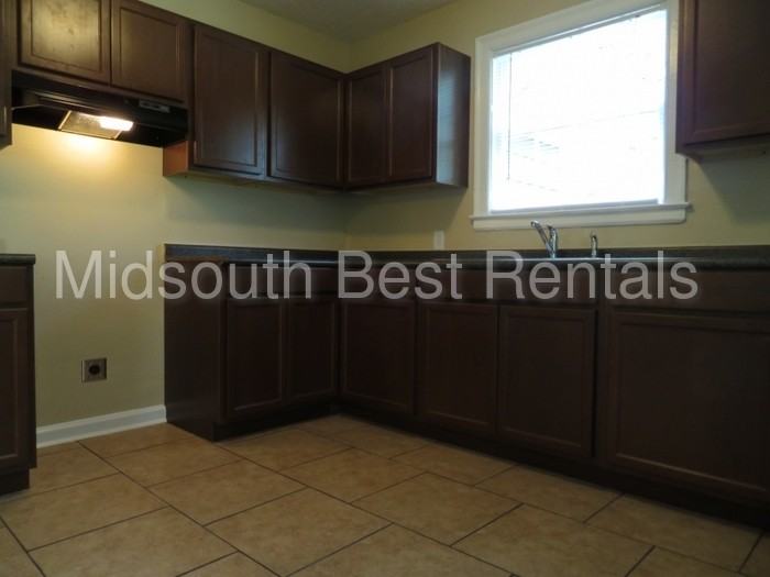 885 Mosby Ave - Photo 3 of 5