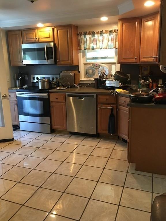 383 Bay Rd - Photo 3 of 12