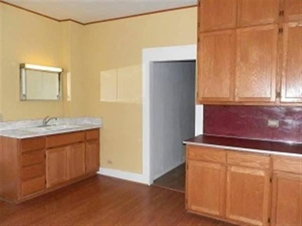 1342 W 14th St - Photo 2 of 8