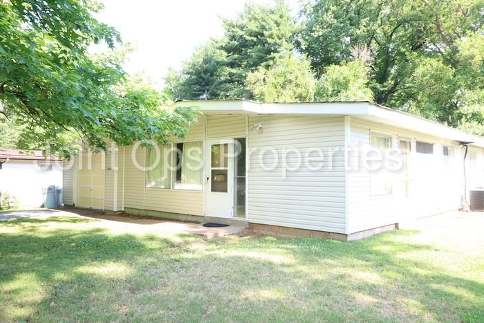 765 Bobbins Ln - Photo 3 of 27
