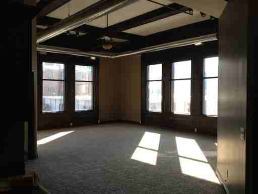 Executive Square, Davenport, IA 52801 1 Bedroom Apartment for 1,250