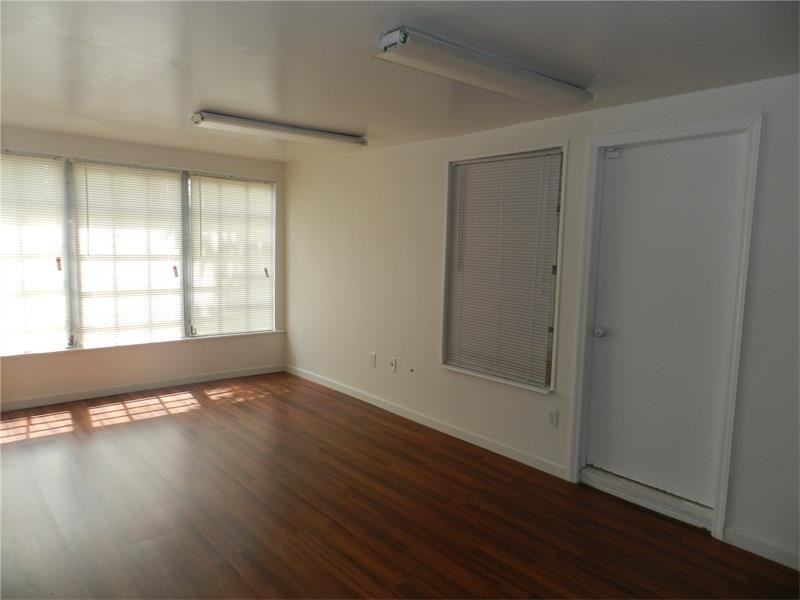 5601 Southwest 38th Street - Photo 3 of 9