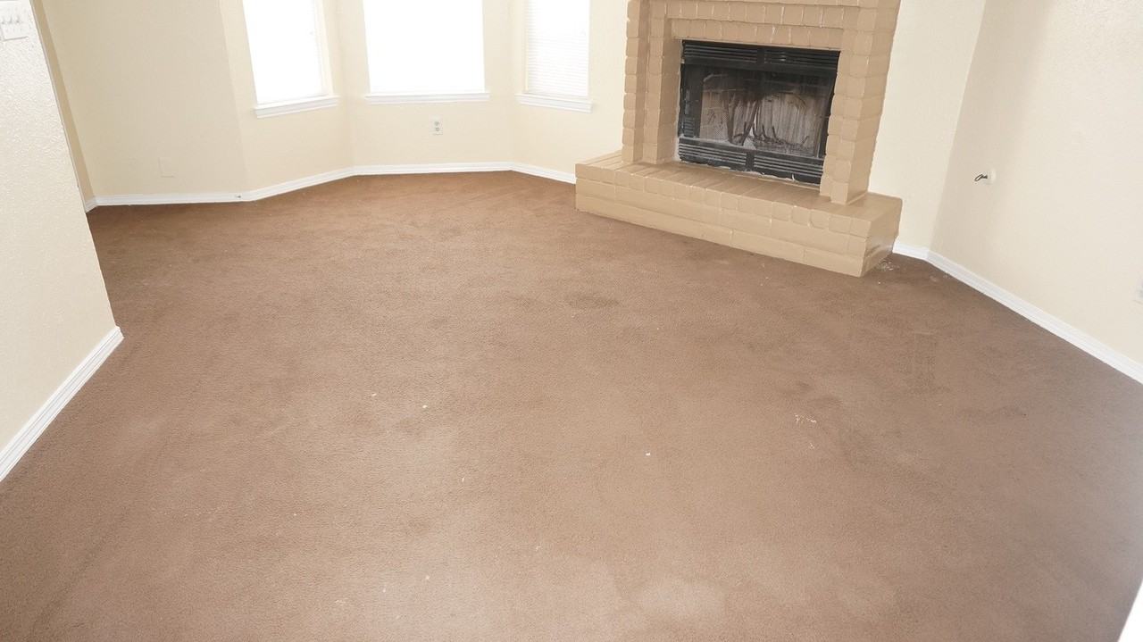 10924 Delafield Dr - Photo 2 of 12