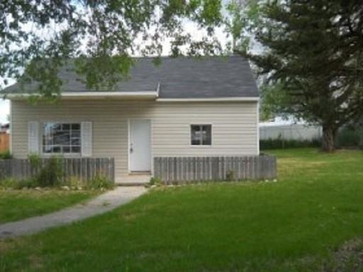 882 2nd St - Photo 2 of 8