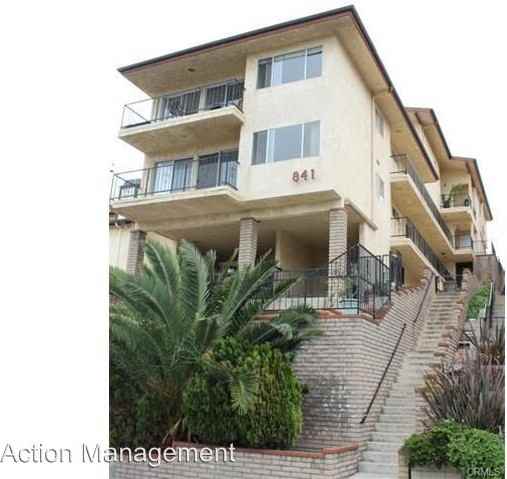 841 W. 20th St. - Photo 3 of 39