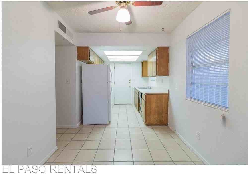 8933 Kenneth St #B - Photo 3 of 12