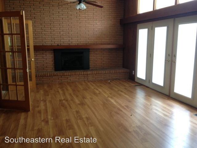 113 N Lloyd St - Photo 3 of 4