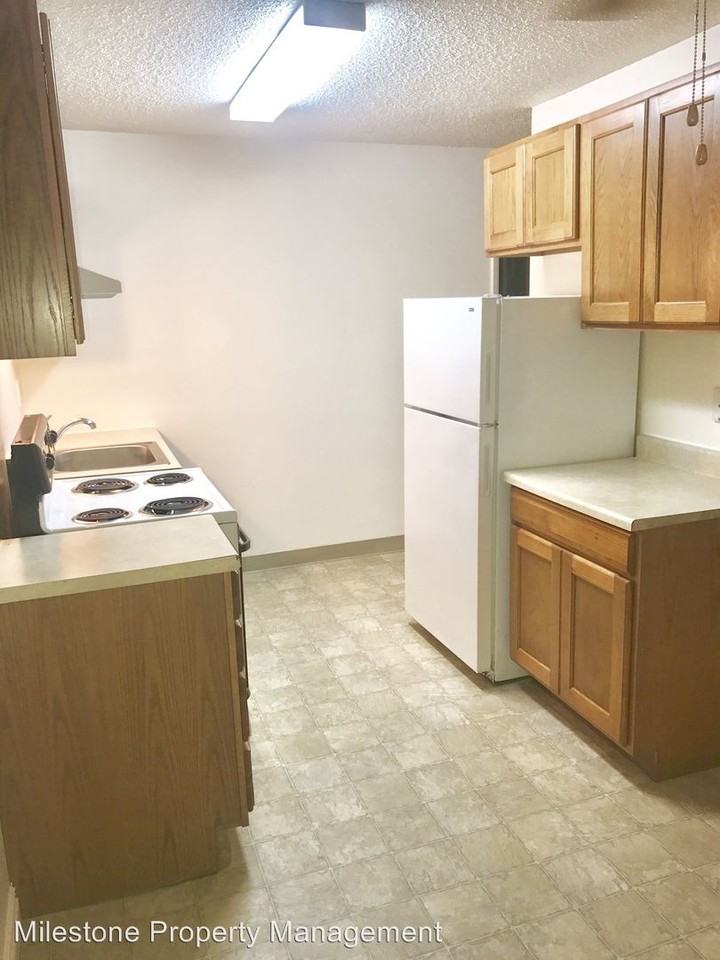 Jamestown Townhouses 1200 E Powell Blvd - Photo 3 of 8