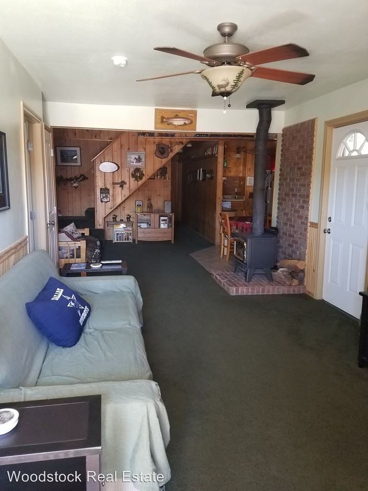 919 Fir Ln - Photo 3 of 17