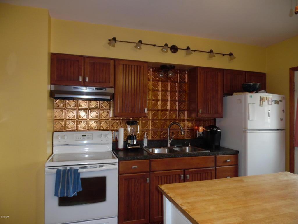 703 Main St - Photo 3 of 17