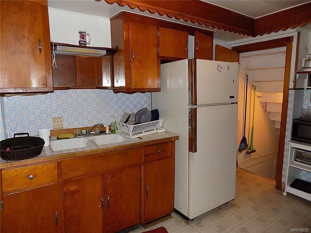 509 Division St - Photo 2 of 22