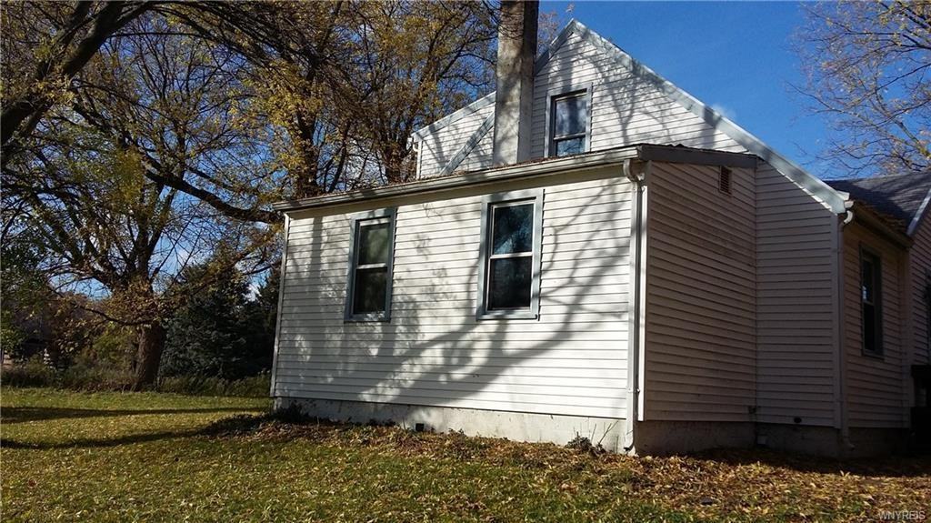 3856 Main St - Photo 3 of 17