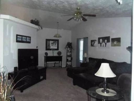 111 Victor Gust Dr - Photo 2 of 11