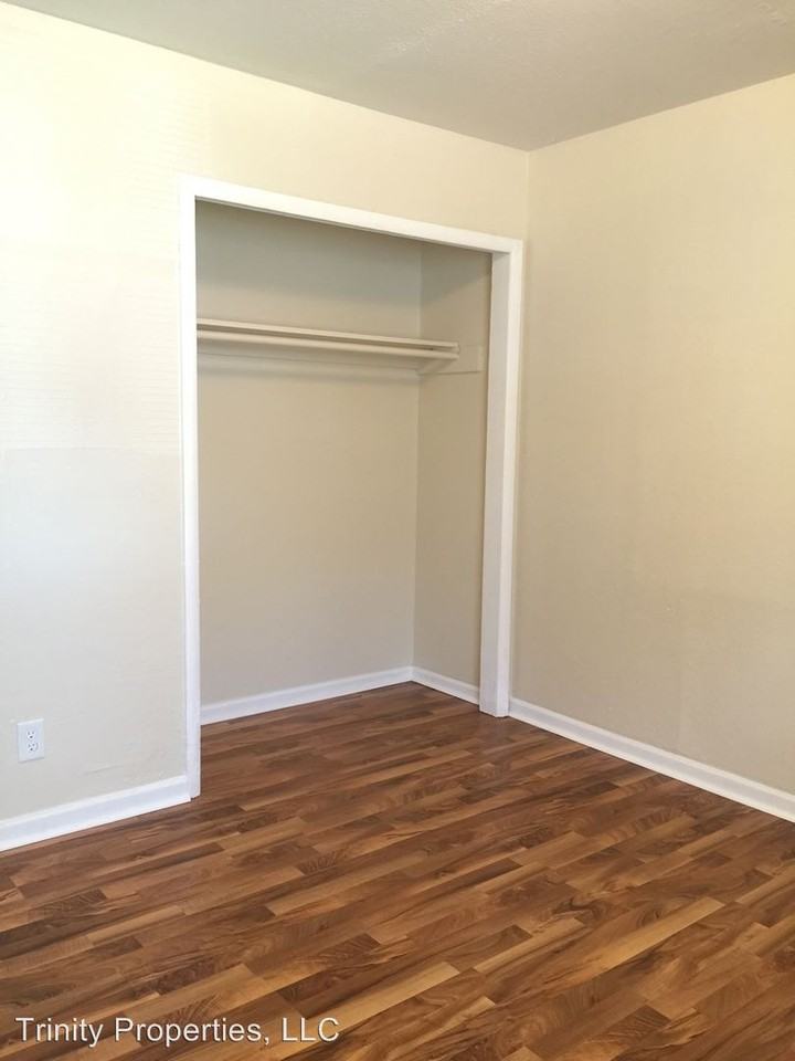 3393 SW Brendan Ave - Photo 3 of 4
