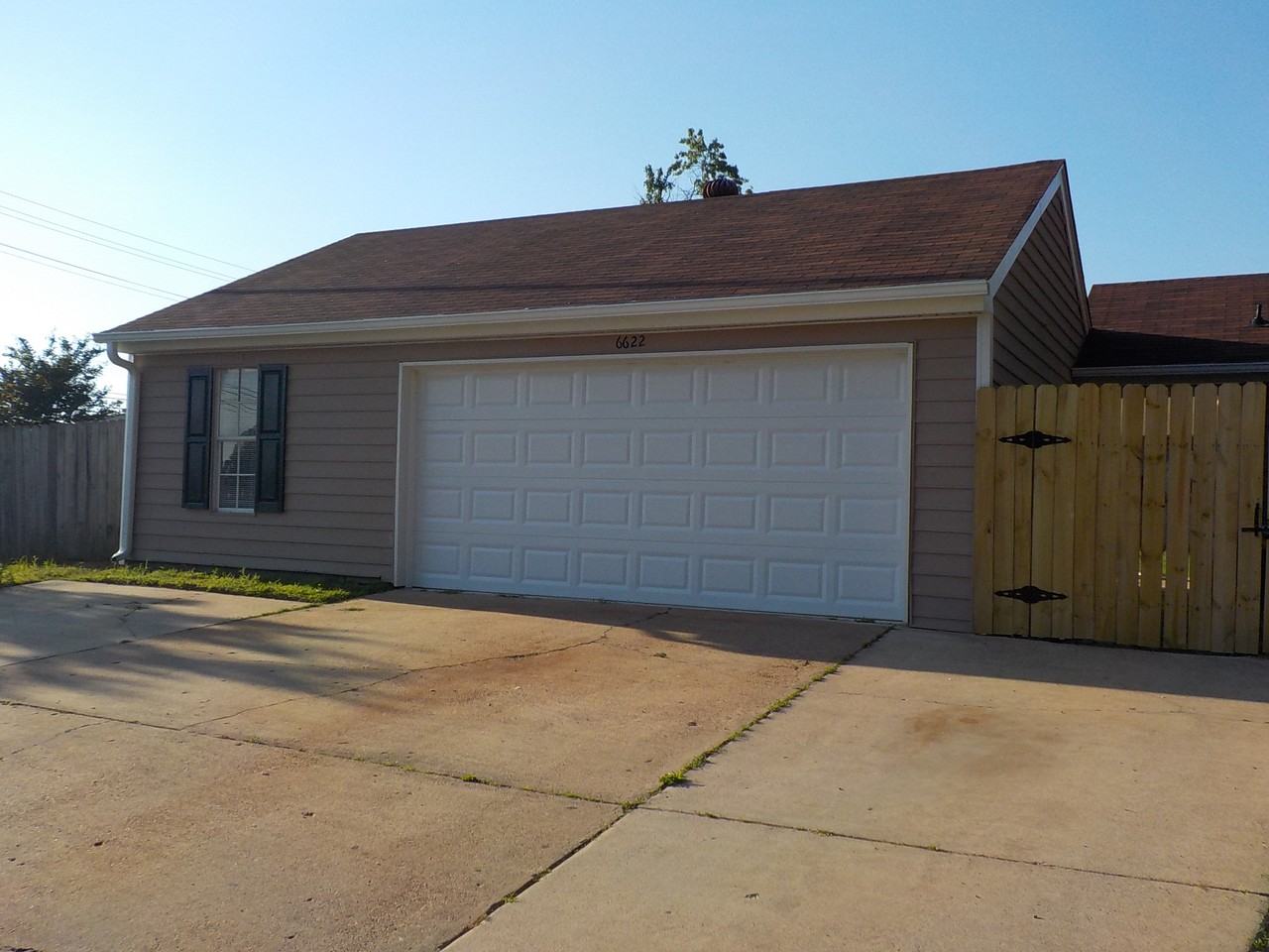 6622 Amersham Dr - Photo 2 of 10