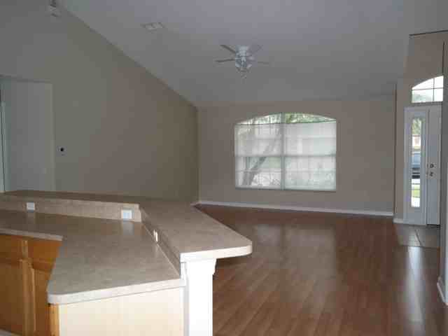 1005 Sandhill St - Photo 3 of 6