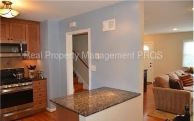 907 N Nottingham St - Photo 3 of 19