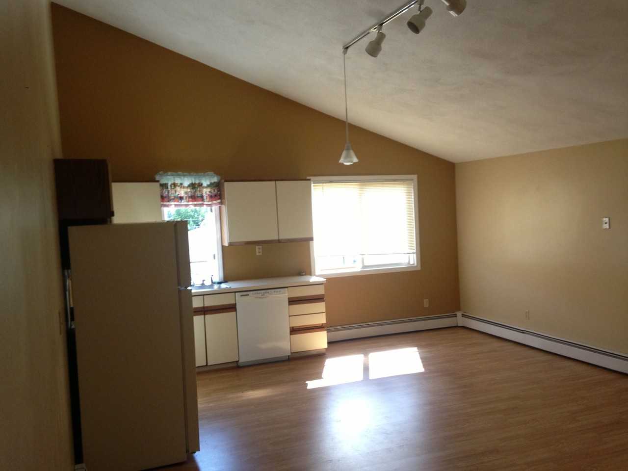 208-210 Greeley St - Photo 3 of 10