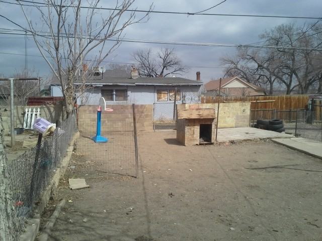 425 E Beech St - Photo 3 of 9