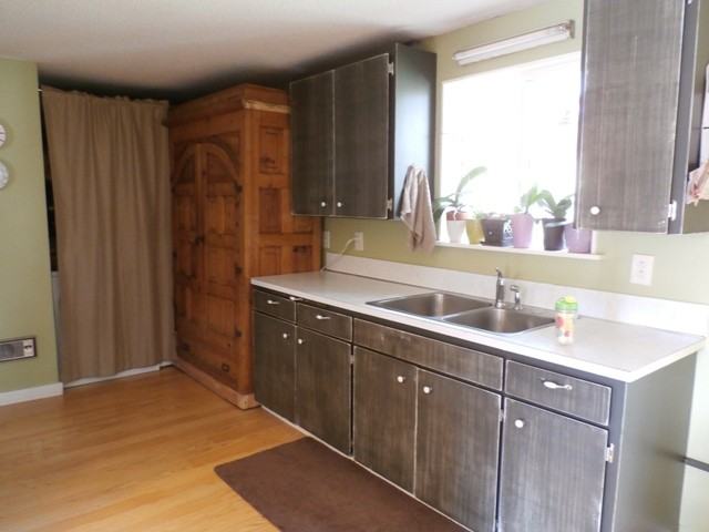 100 SE Highland Dr - Photo 3 of 13