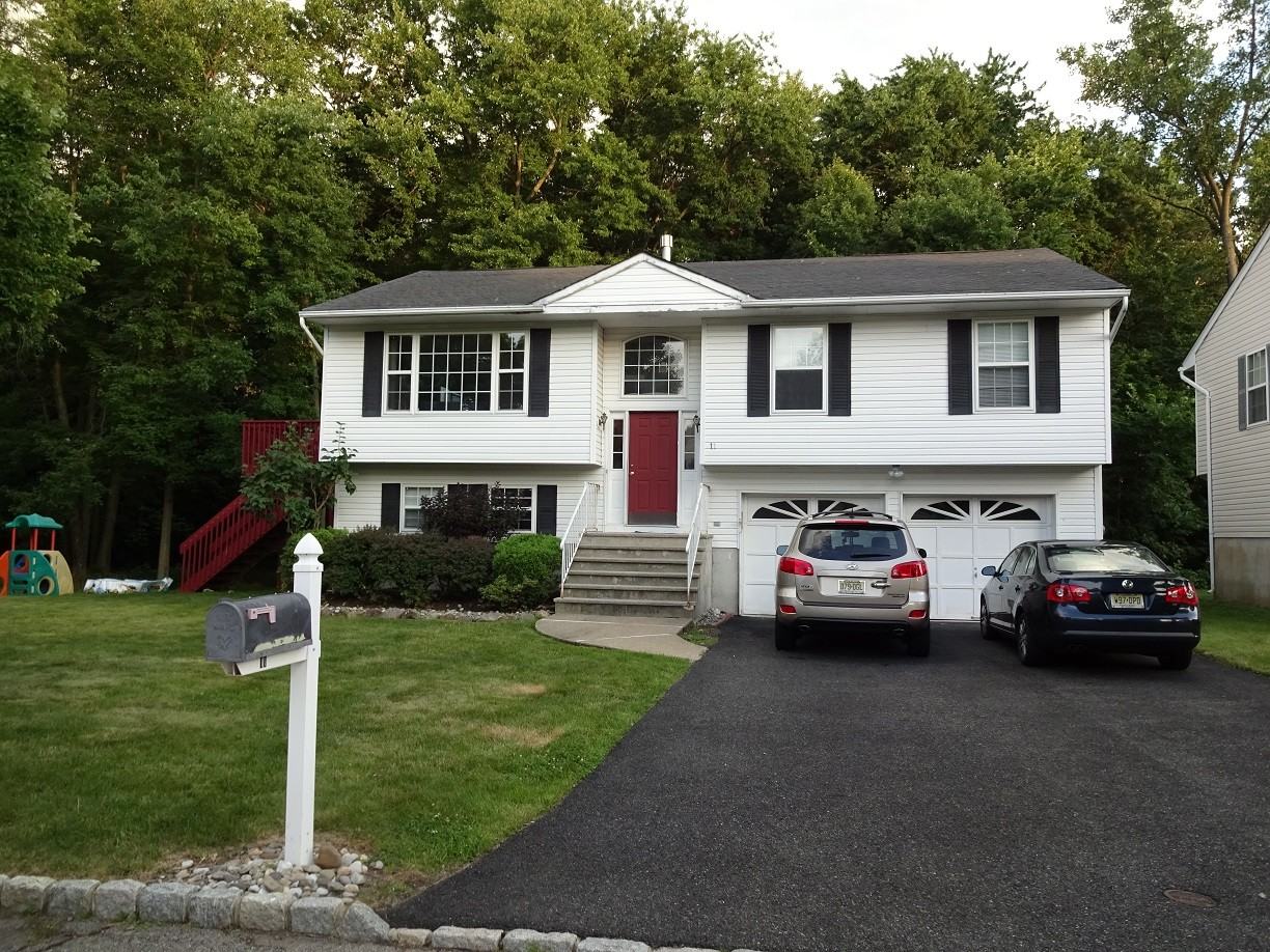 11 Elmwood Ct - Photo 3 of 9