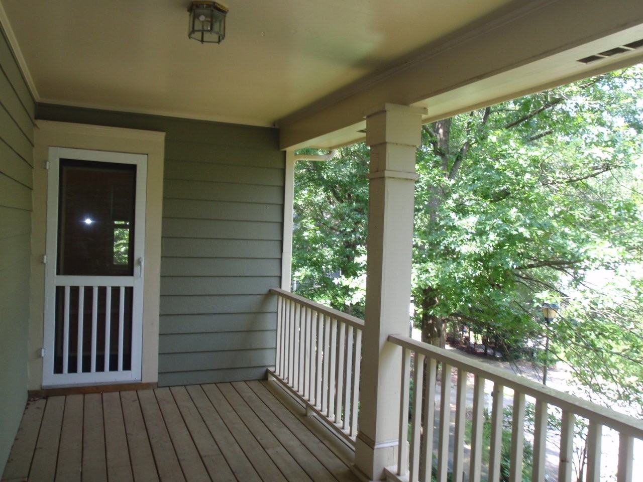 340 Lake Claire Ct - Photo 3 of 18