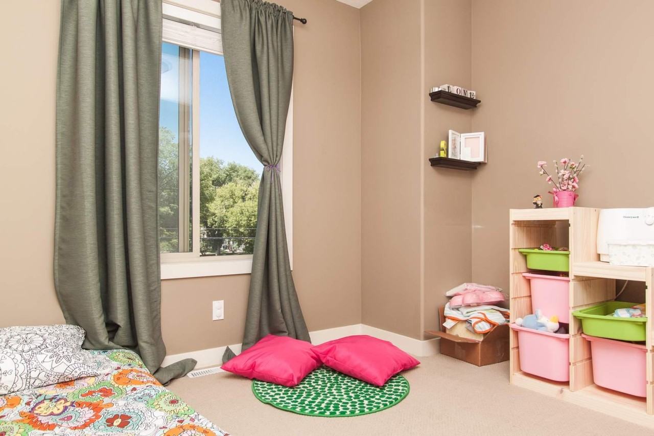 3522 3 St NW - Photo 3 of 20