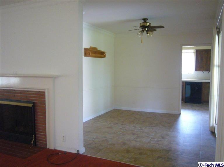 729 Hunter Dr - Photo 3 of 7