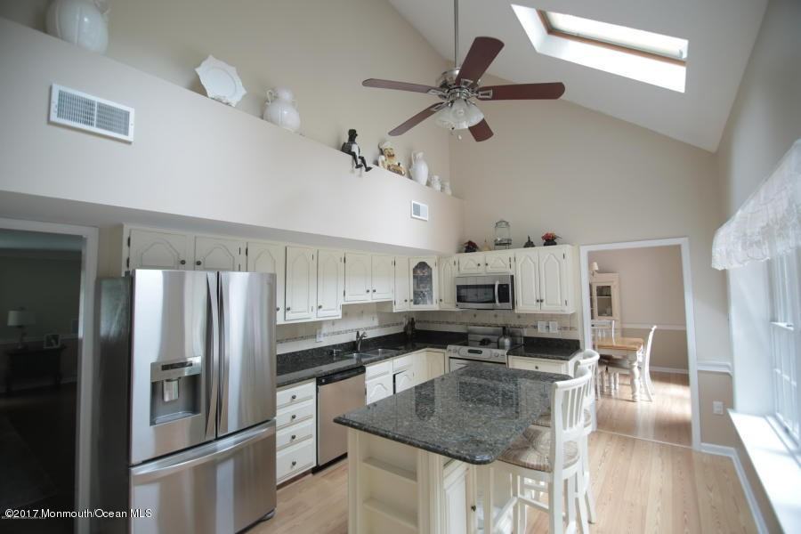 59 New Monmouth Rd - Photo 3 of 4