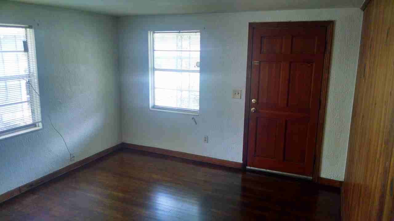 1624 Linden Ave - Photo 3 of 15