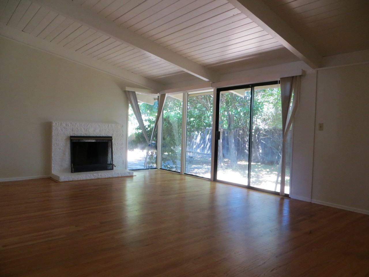 3893 Ross Rd - Photo 2 of 7