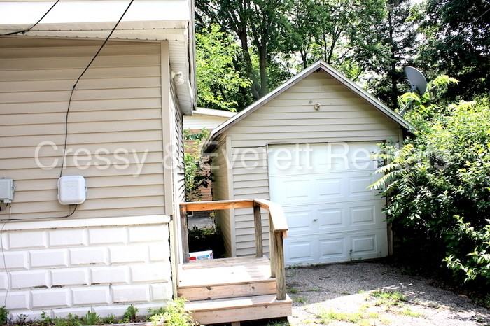 113 W Dewey St - Photo 3 of 12