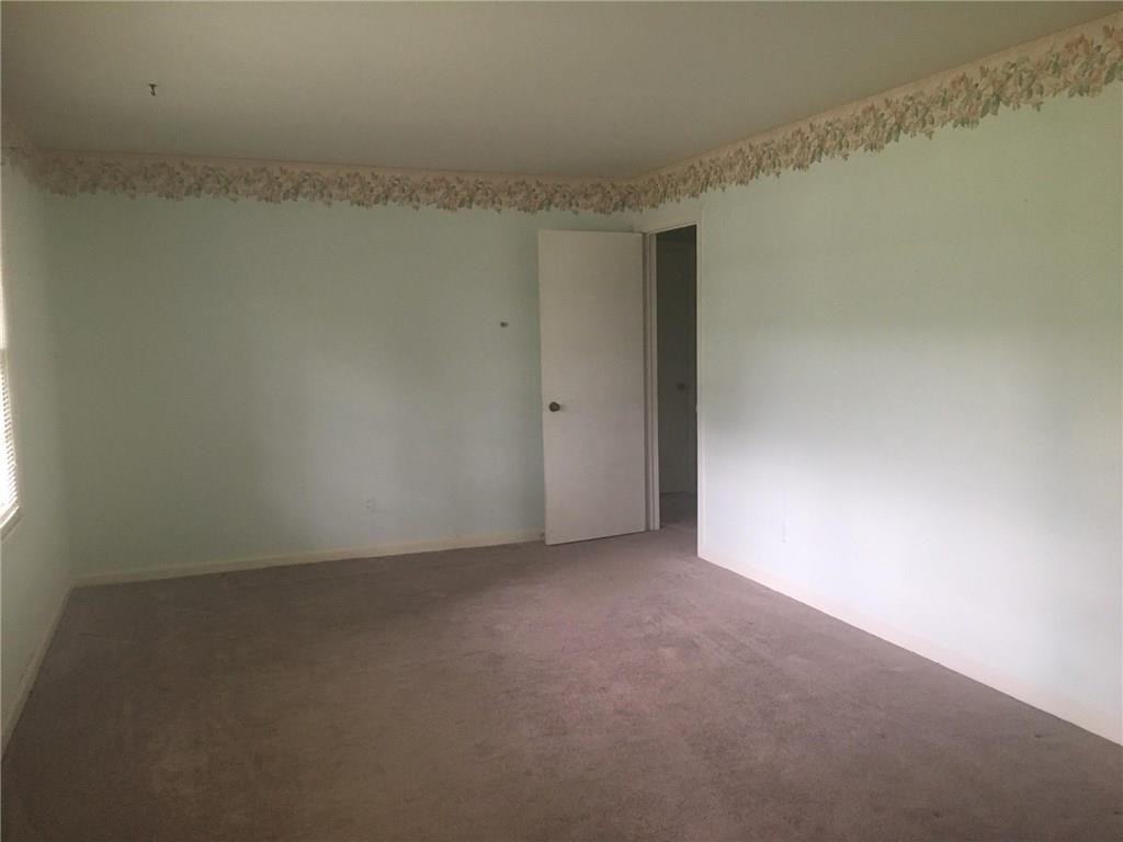 756 Bank St SE - Photo 3 of 5