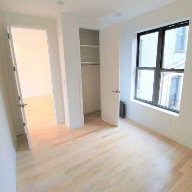 Bainbridge Street #4S