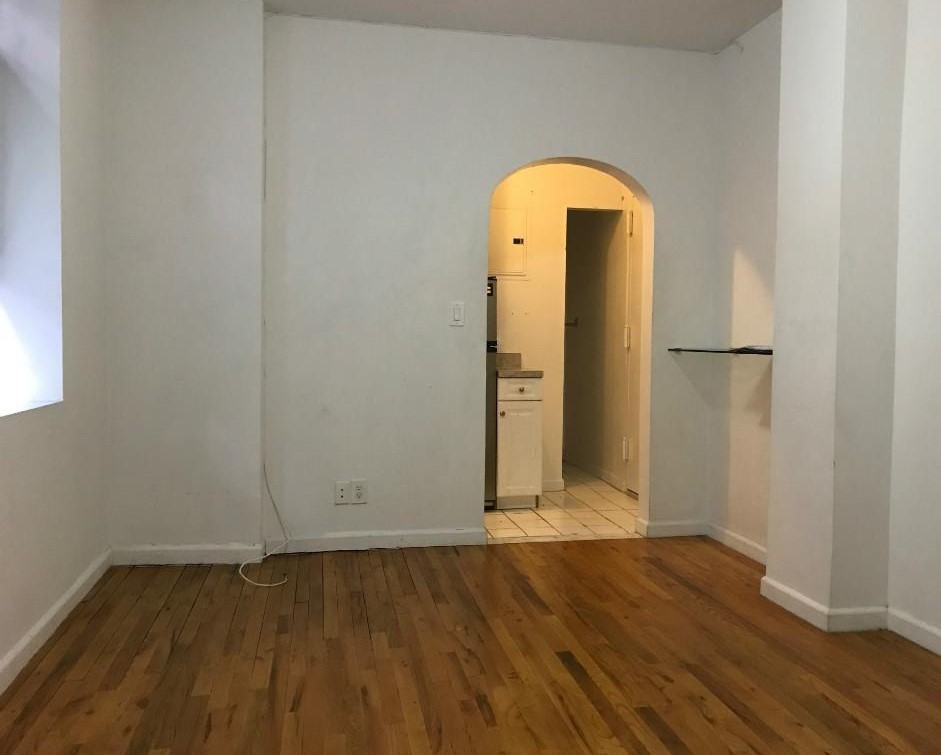 Broadway & W 97th St