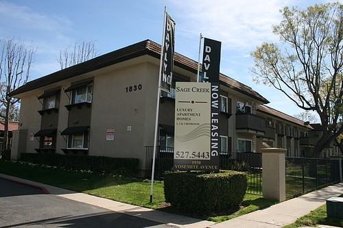 1930 Yosemite Avenue - Photo 2 of 41