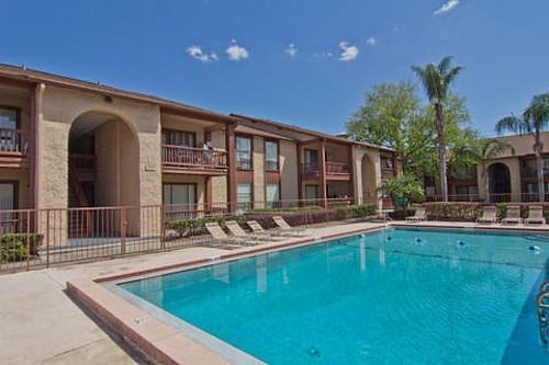 2527 West Oakridge Rd. - Photo 7 of 24