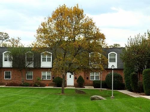 507 Sherwood Drive North - Photo 3 of 11