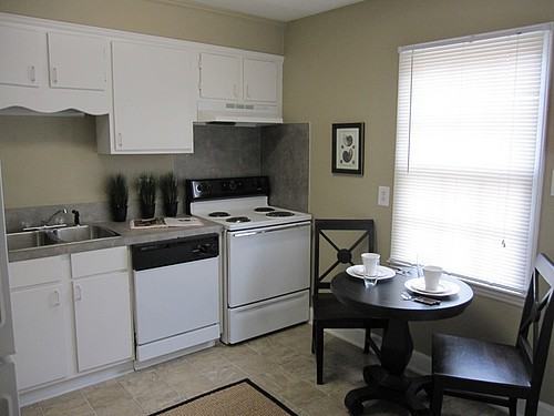 3311 Mountainbrook Ave - Photo 2 of 10