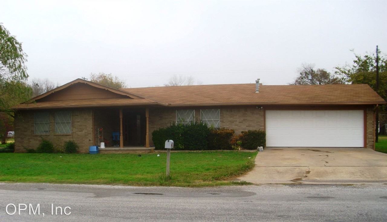 604 W Creek St - Photo 2 of 15