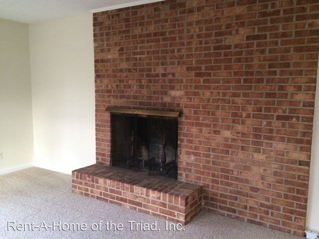 2718 Holly Dr - Photo 3 of 11