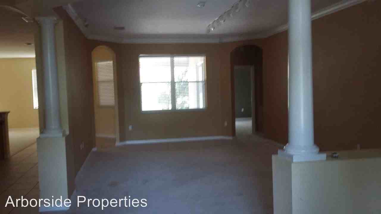 450 Woodford Dr - Photo 2 of 17