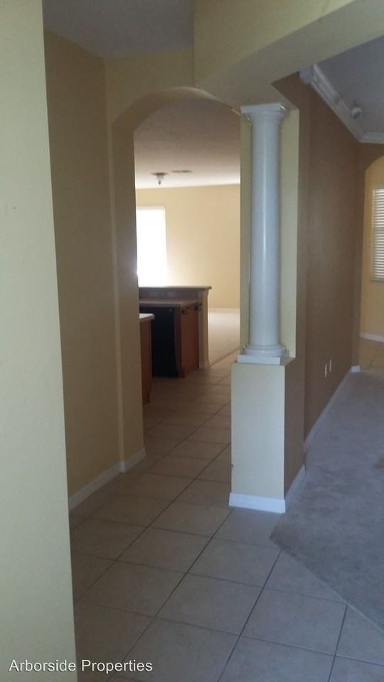 450 Woodford Dr - Photo 3 of 17