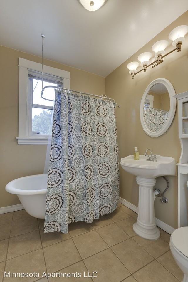 1232 Laurel Ave - Photo 3 of 10